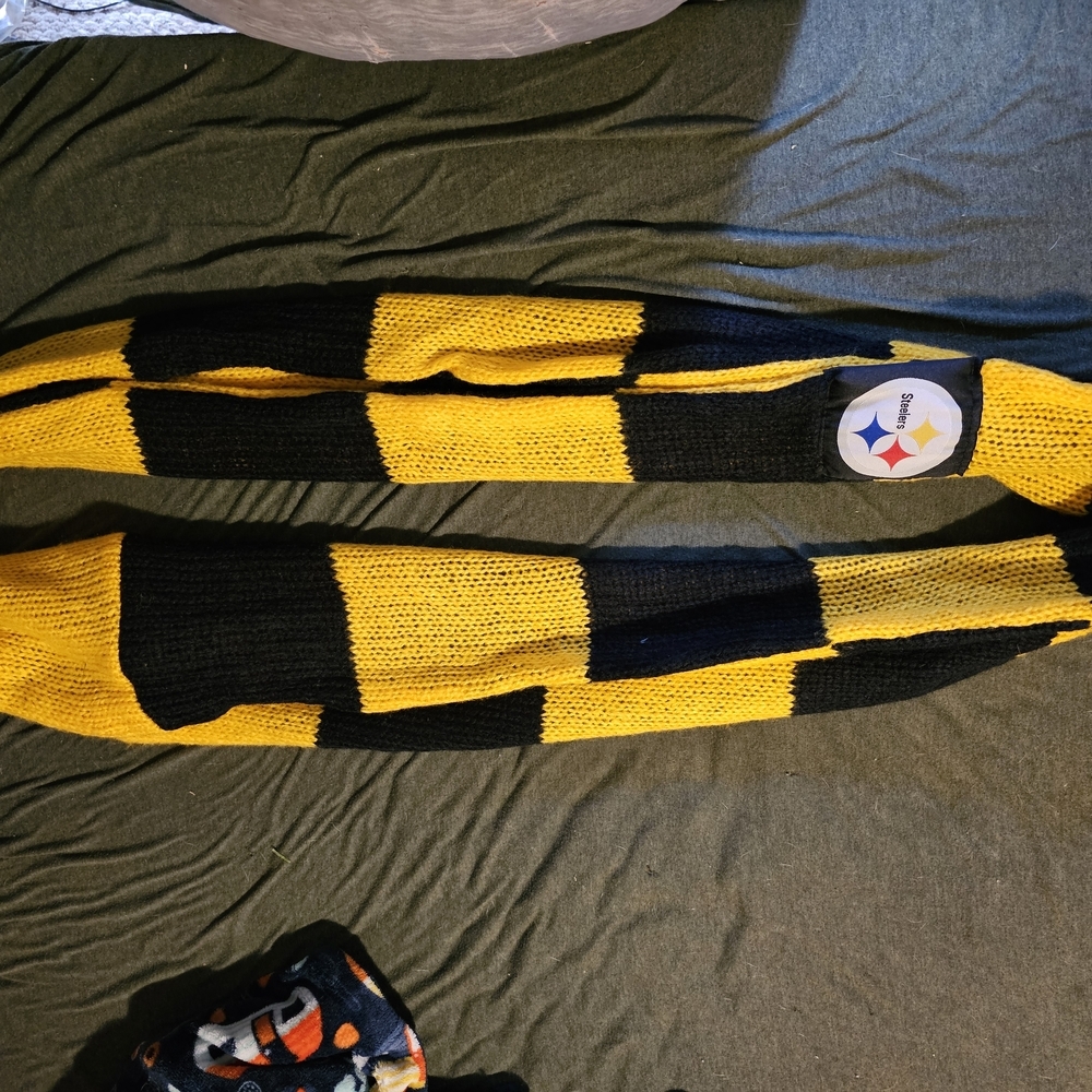Forever Collectibles Black and Yellow Checkered Scarf